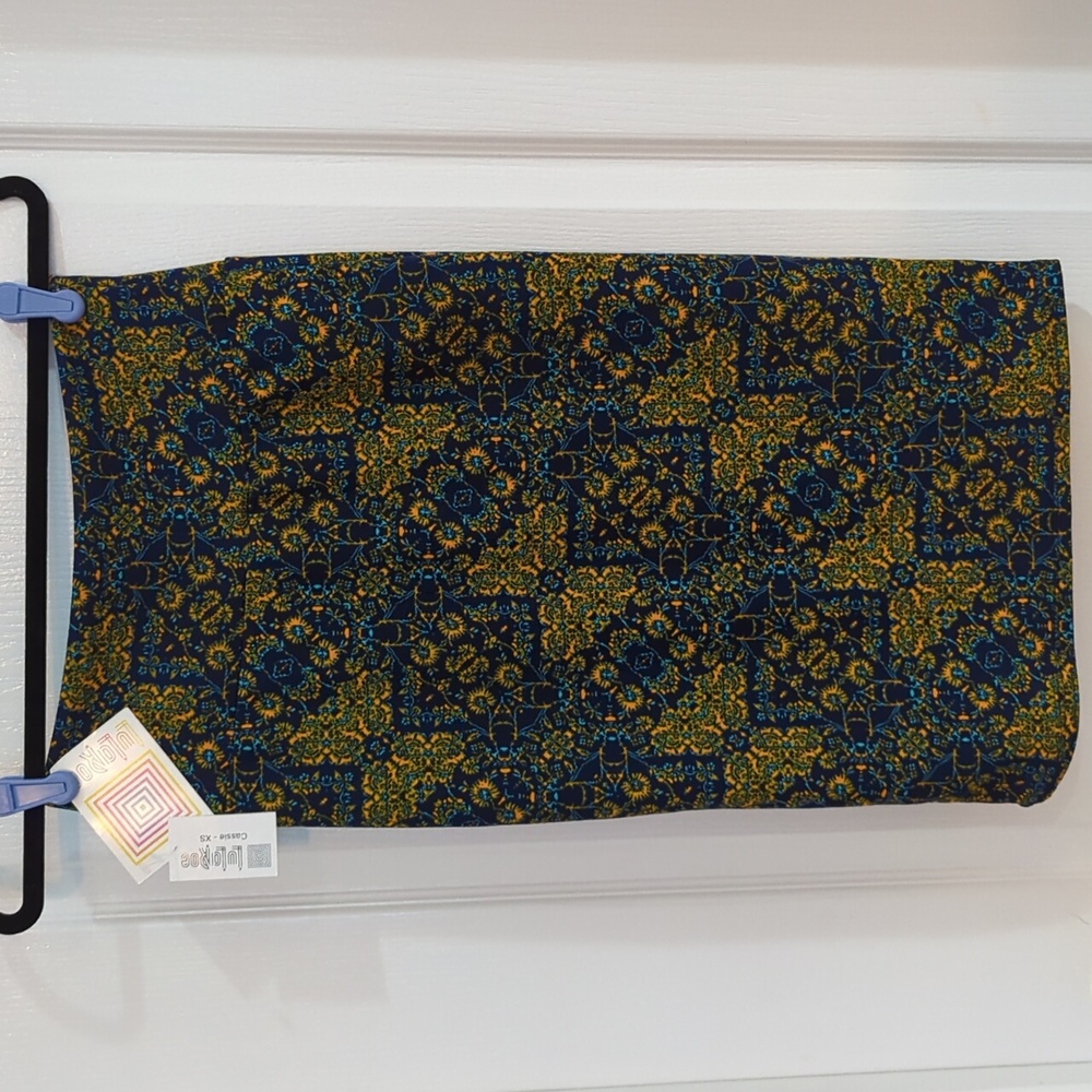 NWT LULAROE CASSIE XS